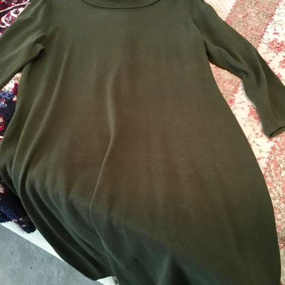 CLOSET CLOSING BUNDLE‼️ 3 MIDI Dresses - Picture 5 of 7